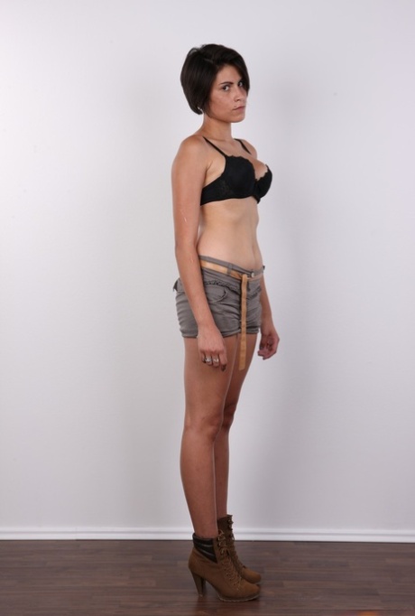 Short haired first timer Klara poses nude to appease her boyfriend 94932915