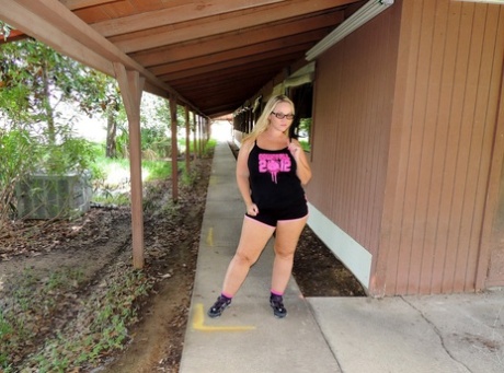 Amateur BBW Dee Siren masturbates in a gazebo before sucking off a cock 13701513