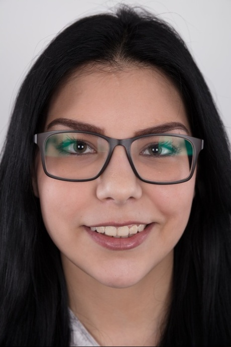 Geeky amateur Klaudie keeps her glasses on while standing naked in her debut 31686310