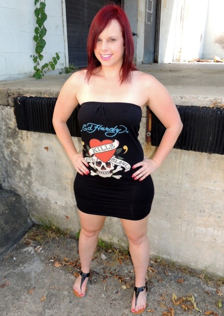Redhead amateur Virgo Peridot flashes tits in public before baring her big ass 85635571