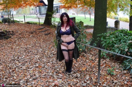 Amateur model Barby Slut flashes her naked body in public locations 13835346