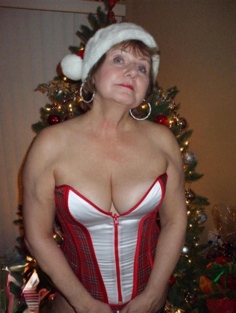 Mature amateur Busty Bliss displays her thong covered ass at Christmas 15865828