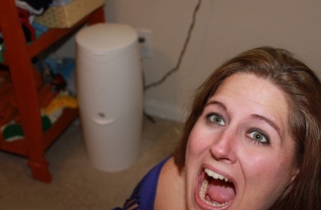 Fat mother takes off her glasses during a middle off the day MMF fuck 92193545