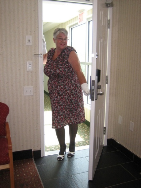 Silver haired nan Girdle Goddess bares her big tits and twat in white gloves 64605308
