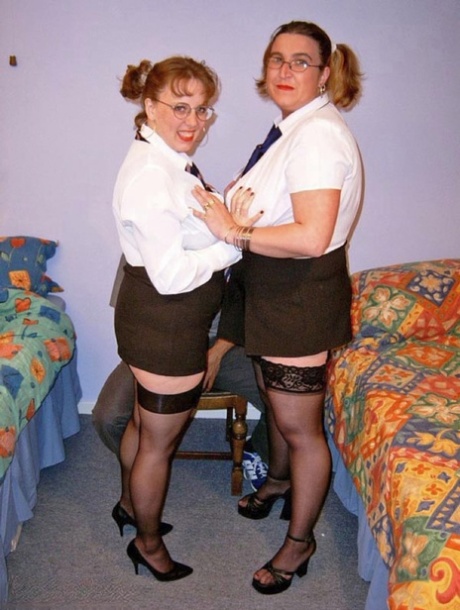 UK chick Curvy Claire and her girlfriend dress as schoolgirls for a double BJ 72197875