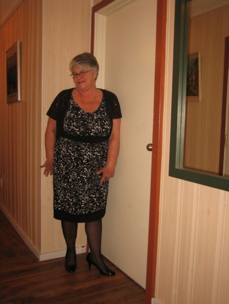 Chubby granny Girdle Goddess gets naked with her pantyhose pulled down 80533387