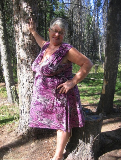 Fat granny Girdle Goddess loses her purple outfit in the woods and poses nude 52610355
