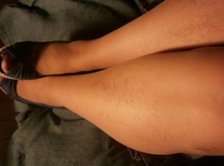 Older amateur Caro plays with her pubic hair during a closeup action