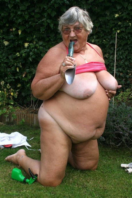 Fat nan Grandma Libby bares her huge ass before licking a nipple in her yard 99602018