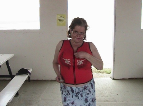 Busty mature woman Misha sports nipple clamps while riding a dildo in public 41305469