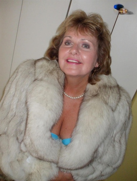 Mature amateur Busty Bliss frees her tan lined tits from a bra and fur coat 64668060