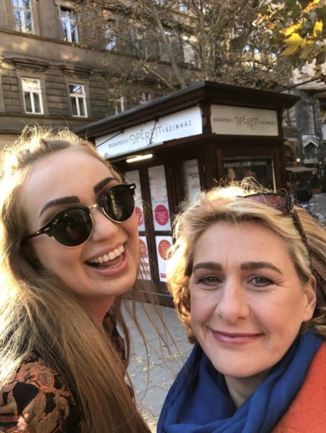 Old and young lesbians end up in bed having sex on their first date 19833455
