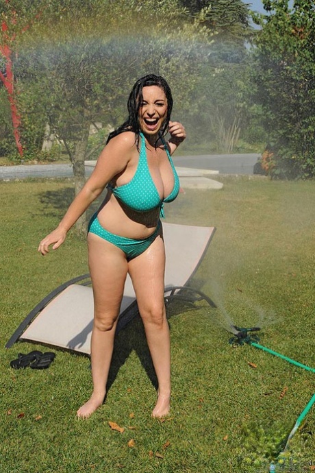 Dark haired girls Karina Heart & Michelle Monaghan wet the hooters on the lawn 65848984