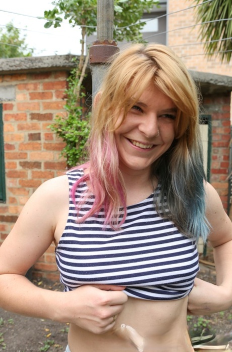 Amateur girl Ophelia Rose uncovers small tits before exposing her snatch 99311185
