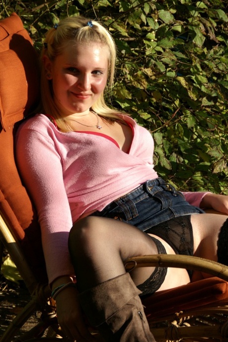 Blonde amateur Mausibutz dildos her pussy on an outdoor chair in suede boots 41868300