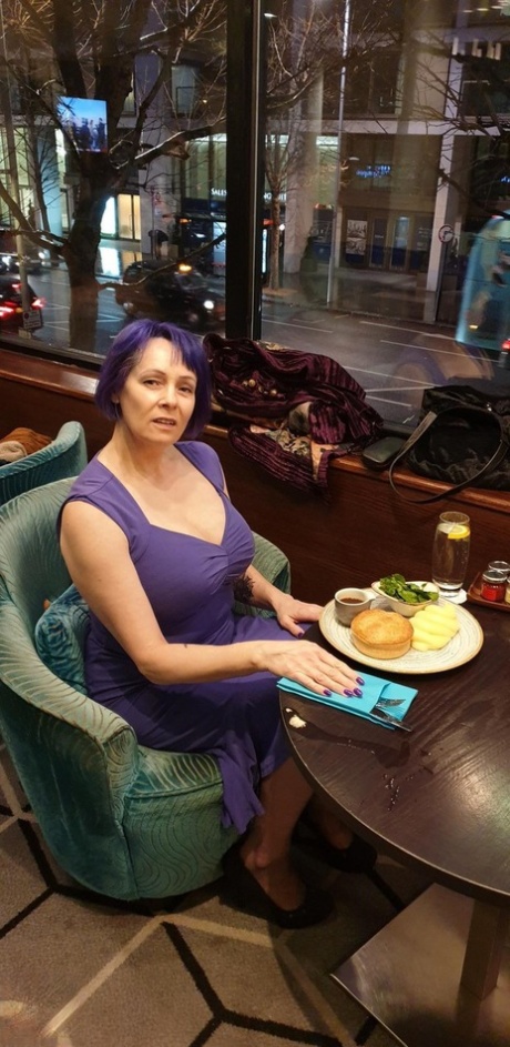 Mature woman unleashes her great tits as she readies to masturbate 72010016
