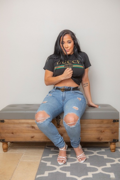 Latina amateur Juliana Cruz flaunts her big booty after removing ripped jeans 42519277