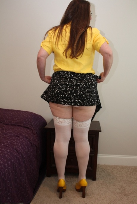 Mature fatty Missy plays with her bush on a bed in white stockings and glasses 87548831