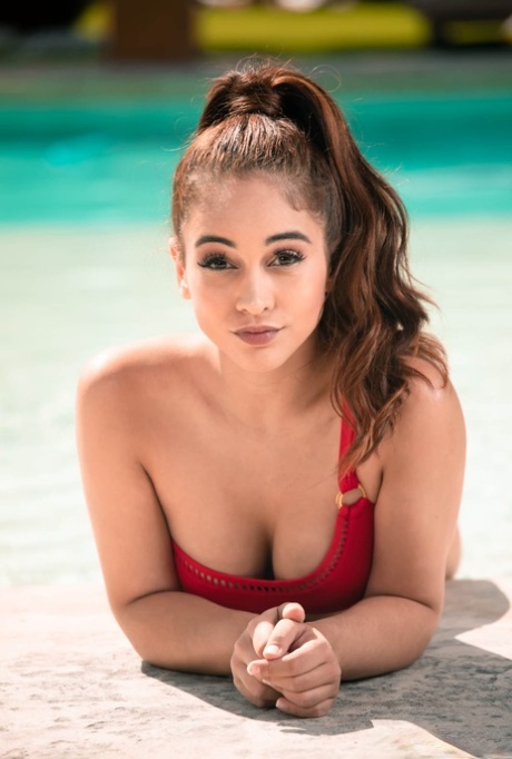 Sexy girl Ginebra Bellucci wears her hair in a ponytail during a poolside fuck 63015146