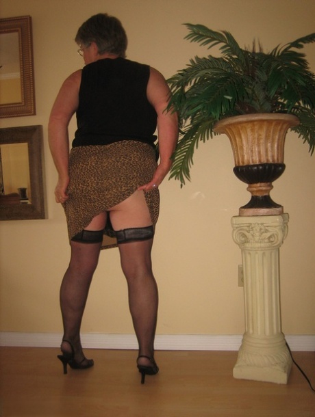 Old oma Girdle Goddess unleashes her huge tits before toying her pussy 50779799