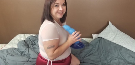 Overweight amateur Sexy NE BBW dildo fucks her cunt on a bed 40881558