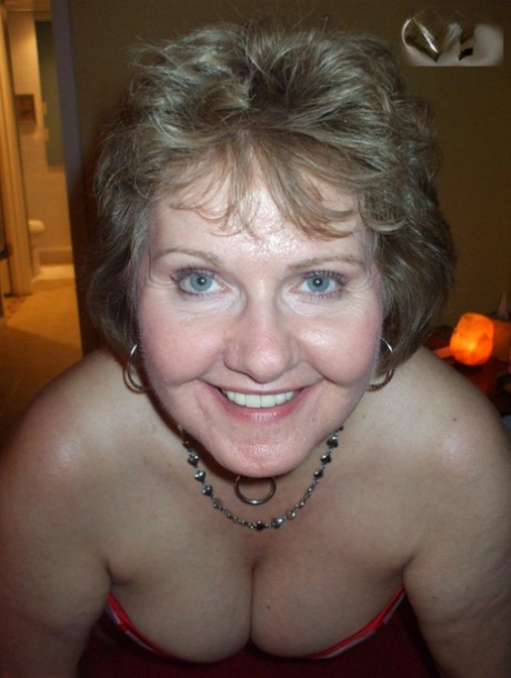 Mature woman Busty Bliss dons a collar before giving head in a corset 86535688