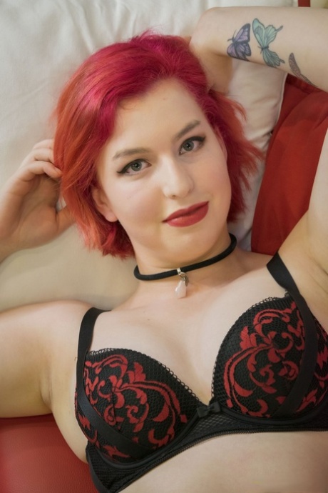 Solo girl with cinnamon coloured hair exposes her nipples and vagina 70827794