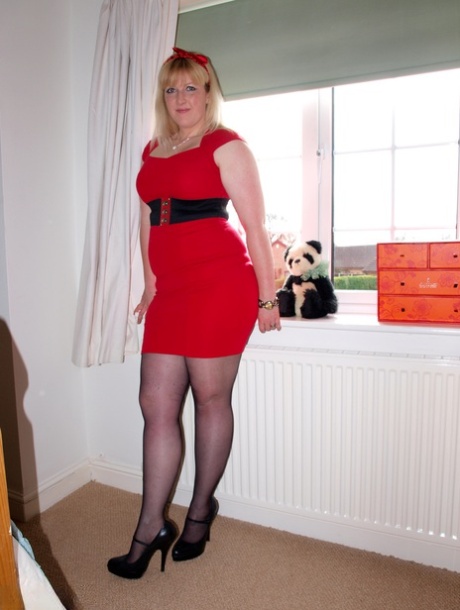 Amateur plumper Samantha removes a red dress to model in her underthings 46164495