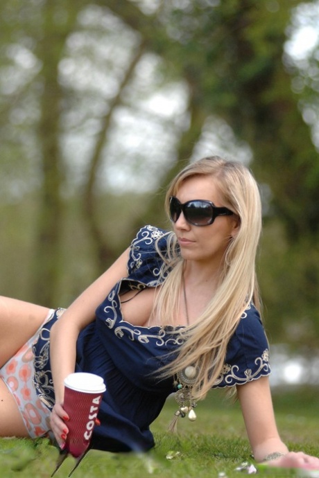 British amateur Hayley Marie Coppin exposes herself in a public park 31295144