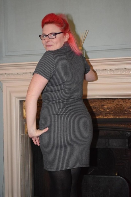 Middle-aged amateur Mollie Foxxx exposes herself in crotchless pantyhose 49302975