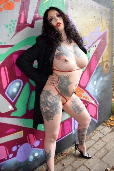 Tattooed brunette Lucy Ravenblood works her tits and pussy free of a bikini 13331263