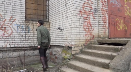 Short taken girl Anya ducks behind an apartment building for a piss 45435434