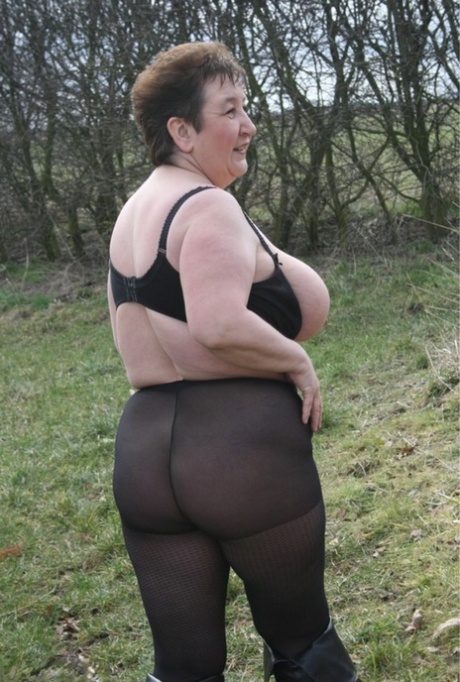 Older British plumper Kinky Carol unveils her big boobs outdoors in pantyhose 39154459