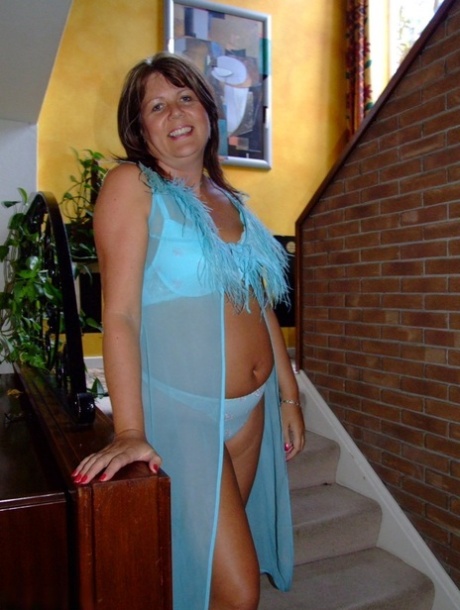 Mature brunette Cassandra Uk looses her small tits before pussy play 48585722