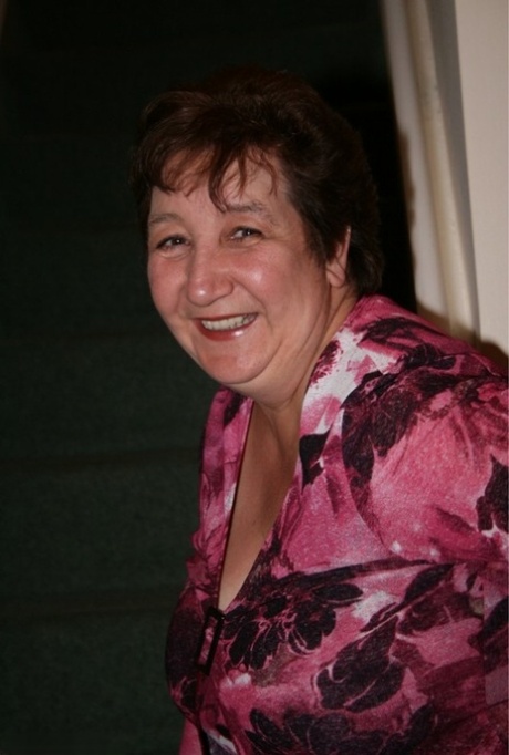 Mature British fatty Kinky Carol displays her shaved pussy on a set of stairs 91436411
