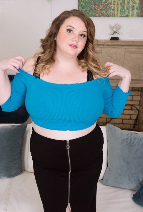 Overweight solo girl Cosmia unleashes her big natural breasts 58939302