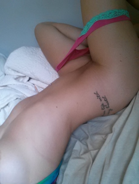 Bespectacled amateur lassie Freckles 18 fingers her orgasmic pussy 64929788