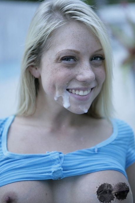 Busty blonde gets fucked and jizzed over her smiley face outdoor 92098206