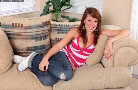 Arrogant teen babe Lizzie Tucker is a majestic naked actress 88891759