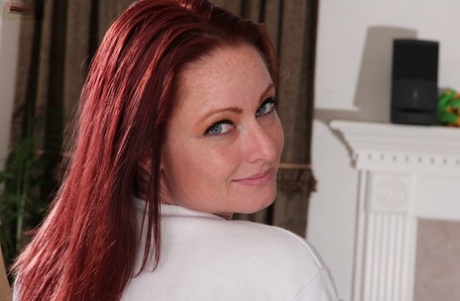 Super hot milf girl Brandie Jones is undressing her tight shirt 56996512
