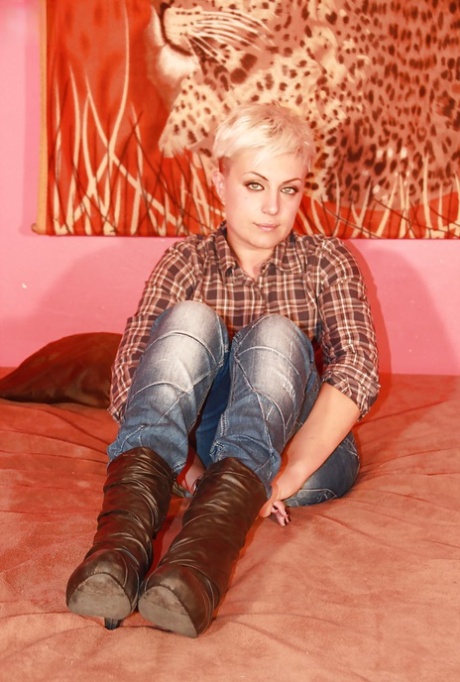 Awesome short haired blonde girl Marlene is a foot fetish babe 34967087