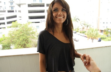 Skinny babe Cyrus Blow wants to bang with a handsome stranger 82340794