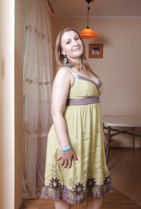 Adorable blonde fatty Dana is a mature babe that loves masturbating 40593081