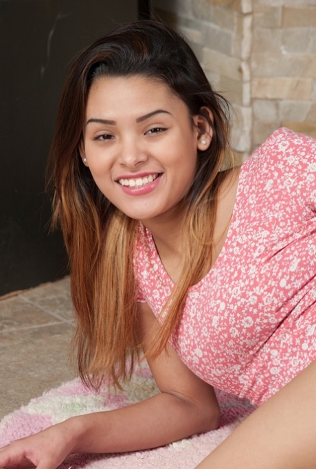 Cute faced teen hottie Josie Jagger spreading her pink pussy lips 54385271