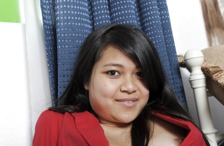 Barely legal Latina amateur Guiliette slipping hand down spandex shorts