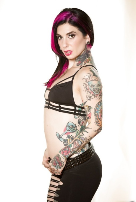 Tattoed amateur Joanna Angel posing naked after doffing sexy pants 41974405