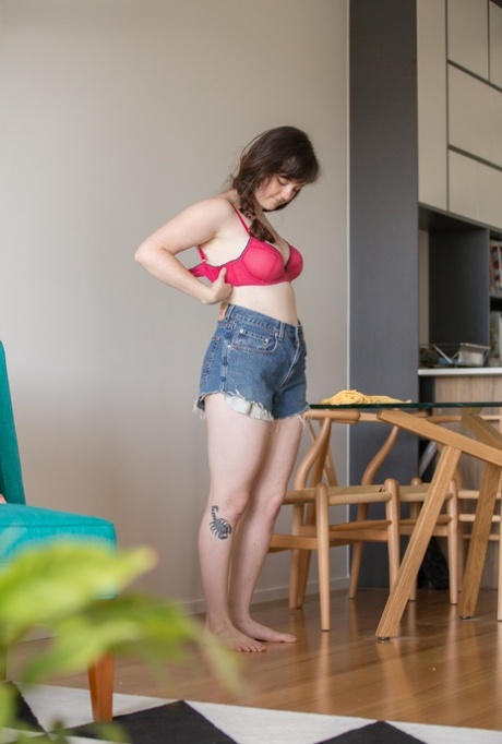 Chubby amateur Charlotte J dresses her naked body on hidden camera 87925313