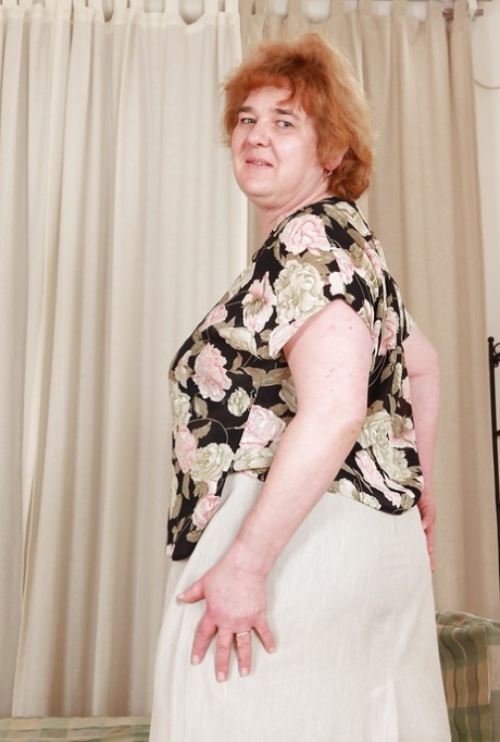 Redhead granny with massive flabby tits exposing her hairy cunt 55948197