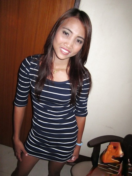 Salacious asian slut gives a blowjob and gets her trimmed cunt cocked up 36705300