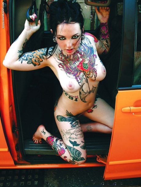 Tattooed Adahlia Diamante masturbating her cunt by her shoe outdoor 40813757